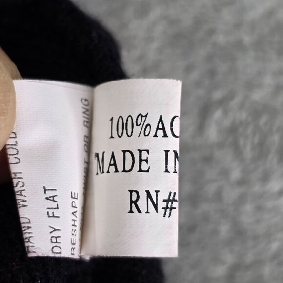 Mickey Unlimited Best Friends Black Knit Beanie Hat Mickey & Minnie Mouse - Picture 5 of 8